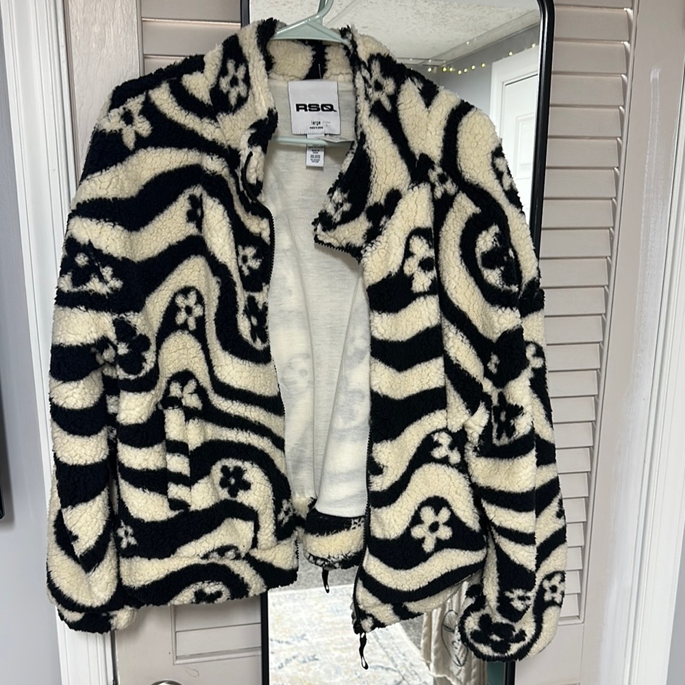 Black / white jacket